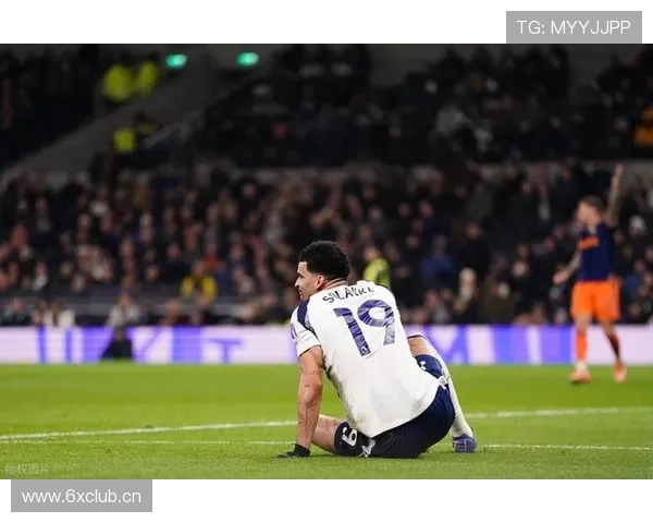 热刺防线高压策略:比赛风险增加