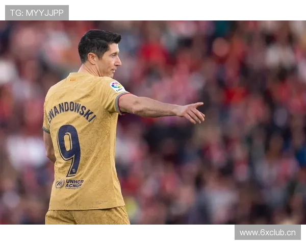 莱万每天凌晨四点起床吃草？