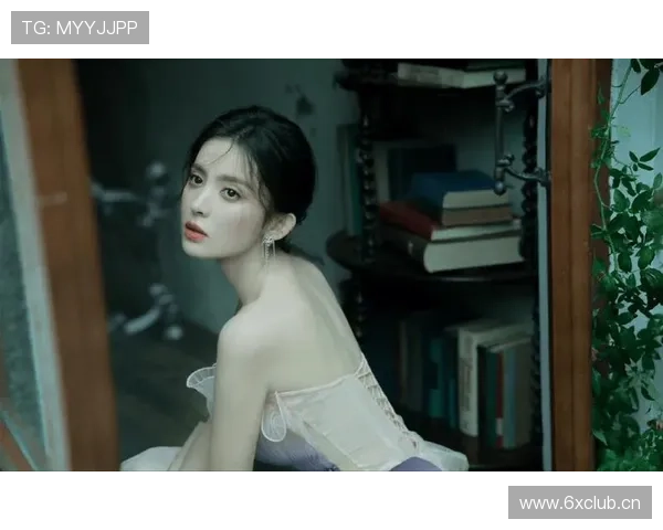 古力又晒新家照，窗边那把椅子随手一坐都像颁奖台，我这月薪直接被羞到了