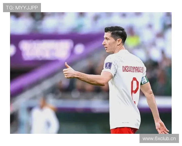 莱万家里那堆跑车都快开不过来了，赛场上还像换了个人似的劲爆！