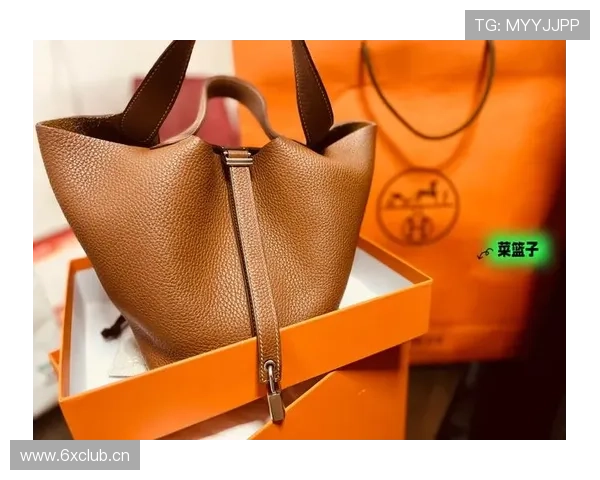 阿萨尔森训练完直接拎爱马仕去接娃？